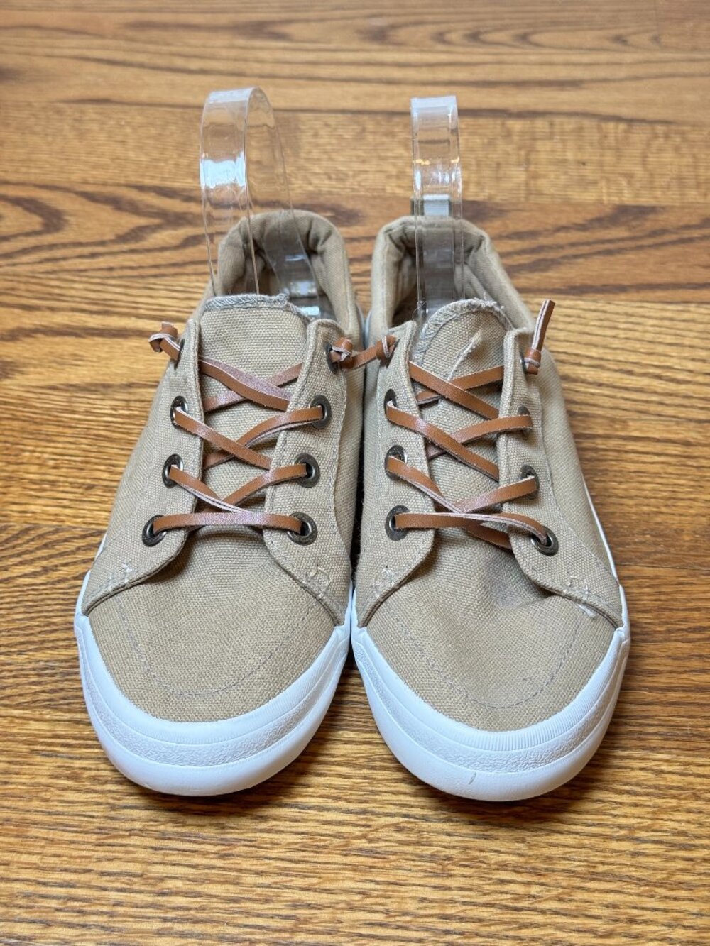 Tommy Bahama Tan Canvas Sneakers Women’s 9 Preppy Casual Wear